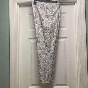 CHICOS Fabulously Slimming  Sz 1 print stretch pants